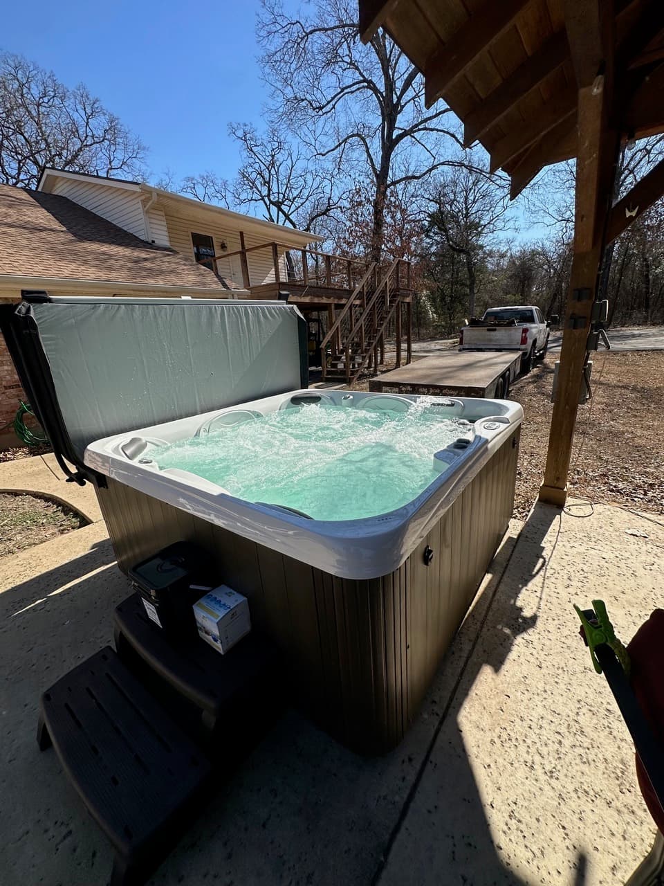 Hot tub delivered by East Texas Hot Tub Company to Kemp, Texas