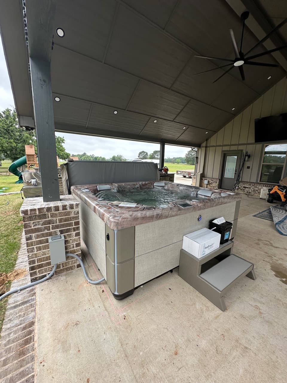 Hot tub delivered by East Texas Hot Tub Company to Overton, Texas