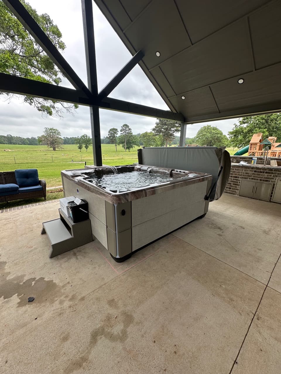 Hot tub delivered by East Texas Hot Tub Company to Palestine, Texas