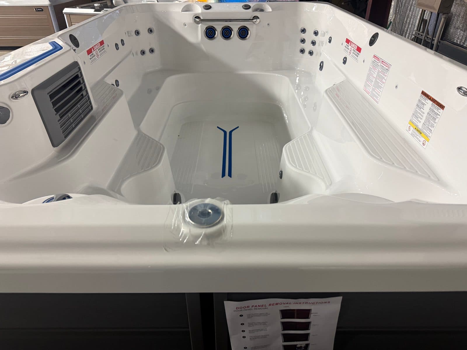 Endless Pools R220 in Alpine White / Gray, music, serial EPR22026D3261079
