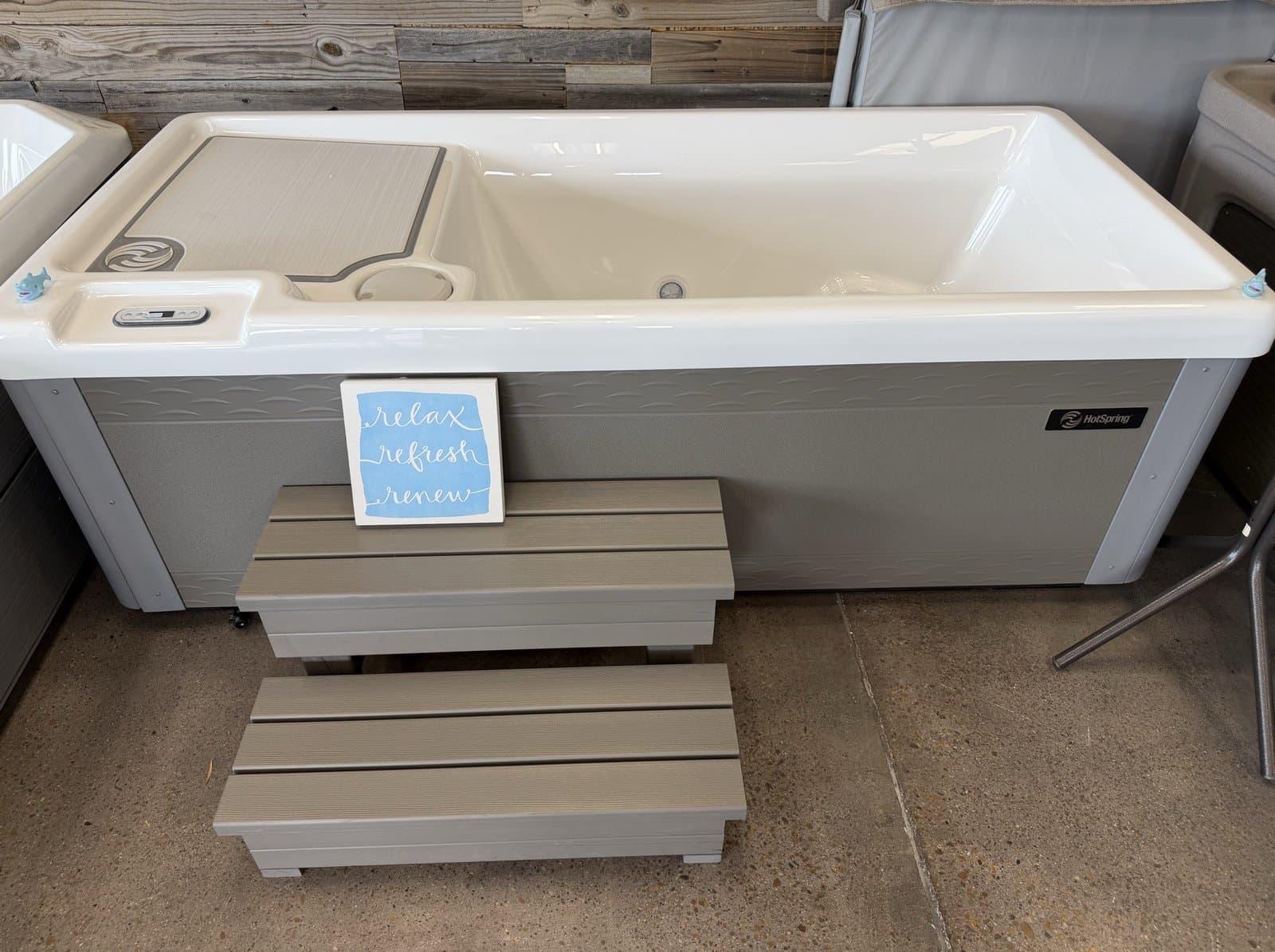 Vigor Cold Plunge in Alpine White / Ash, serial VGR26D2261092
