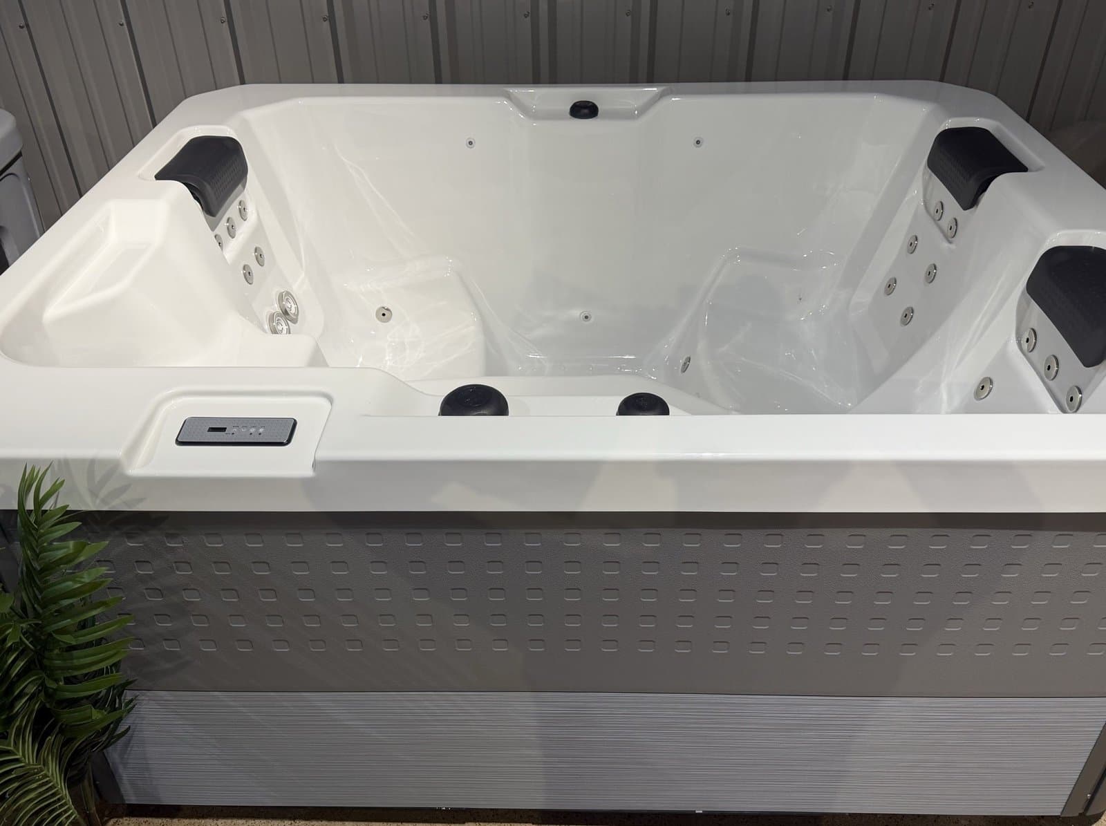 Special Edition 532L in Alpine / Charcoal, serial WLA26D3261504