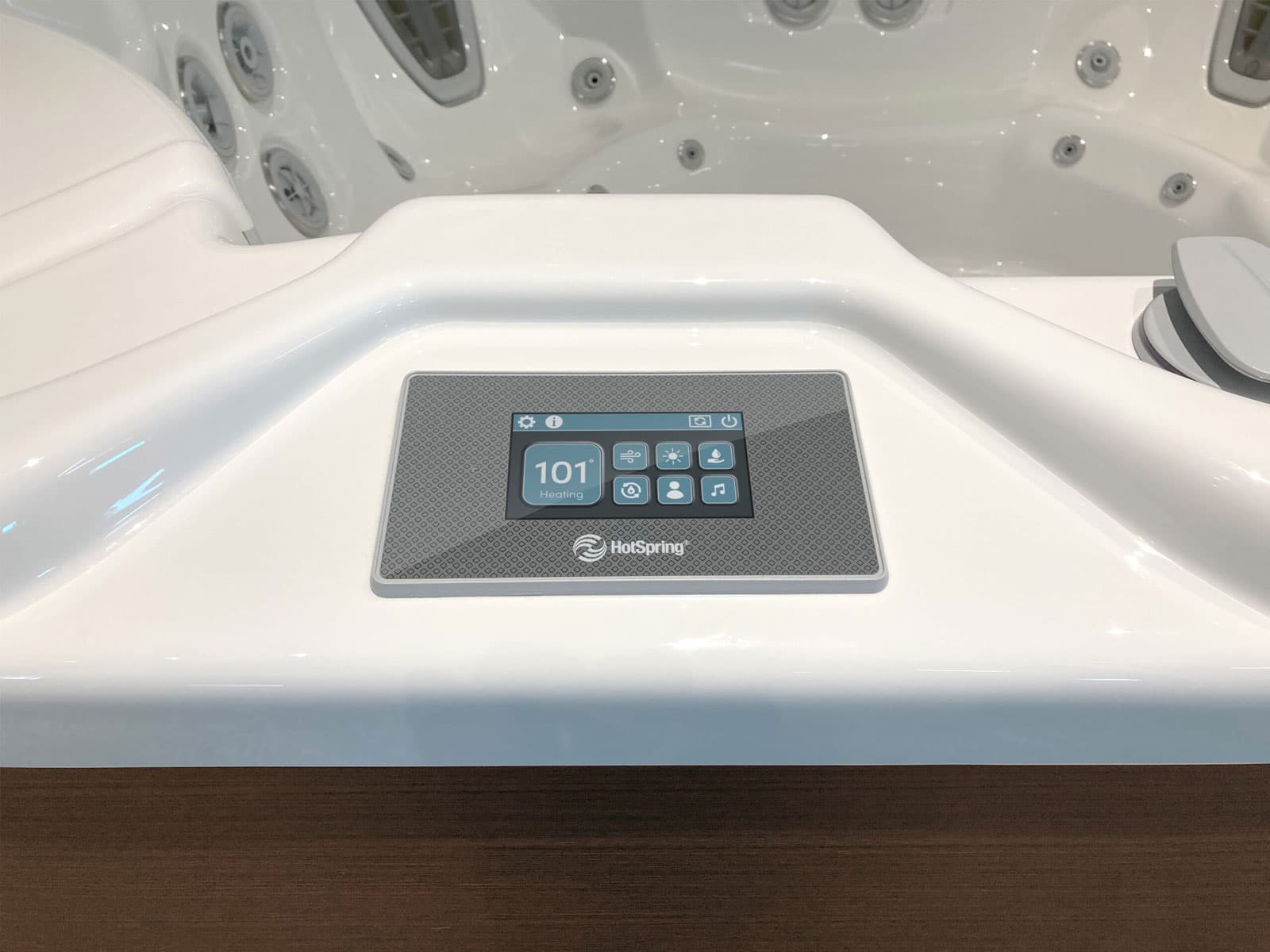 Hot Spring Spas Highlife Envoy Hot Tub