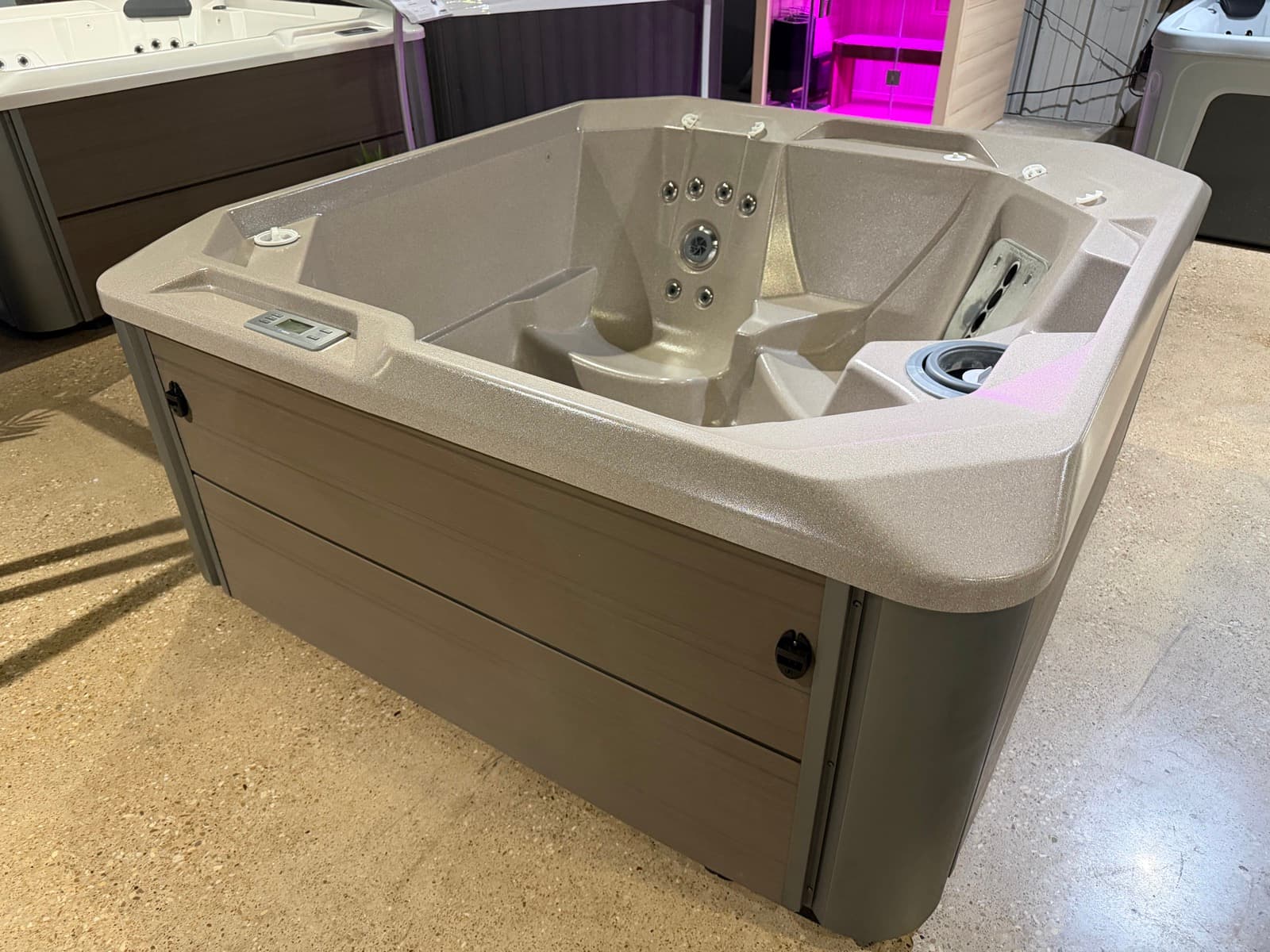 Pre-owned Hot Spring Jetsetter hot tub for sale