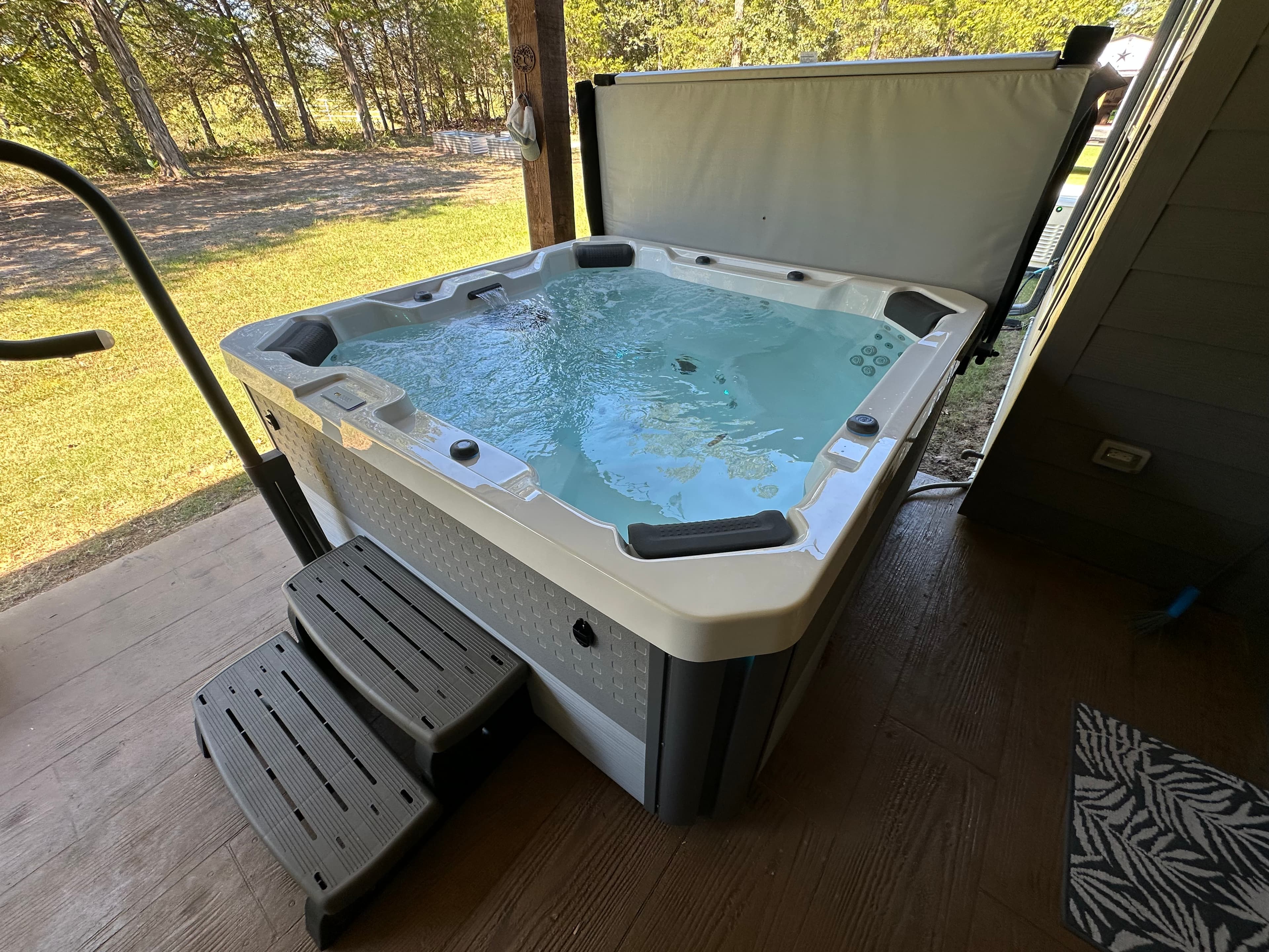 Hot tub delivered by East Texas Hot Tub Company to Emory, Texas