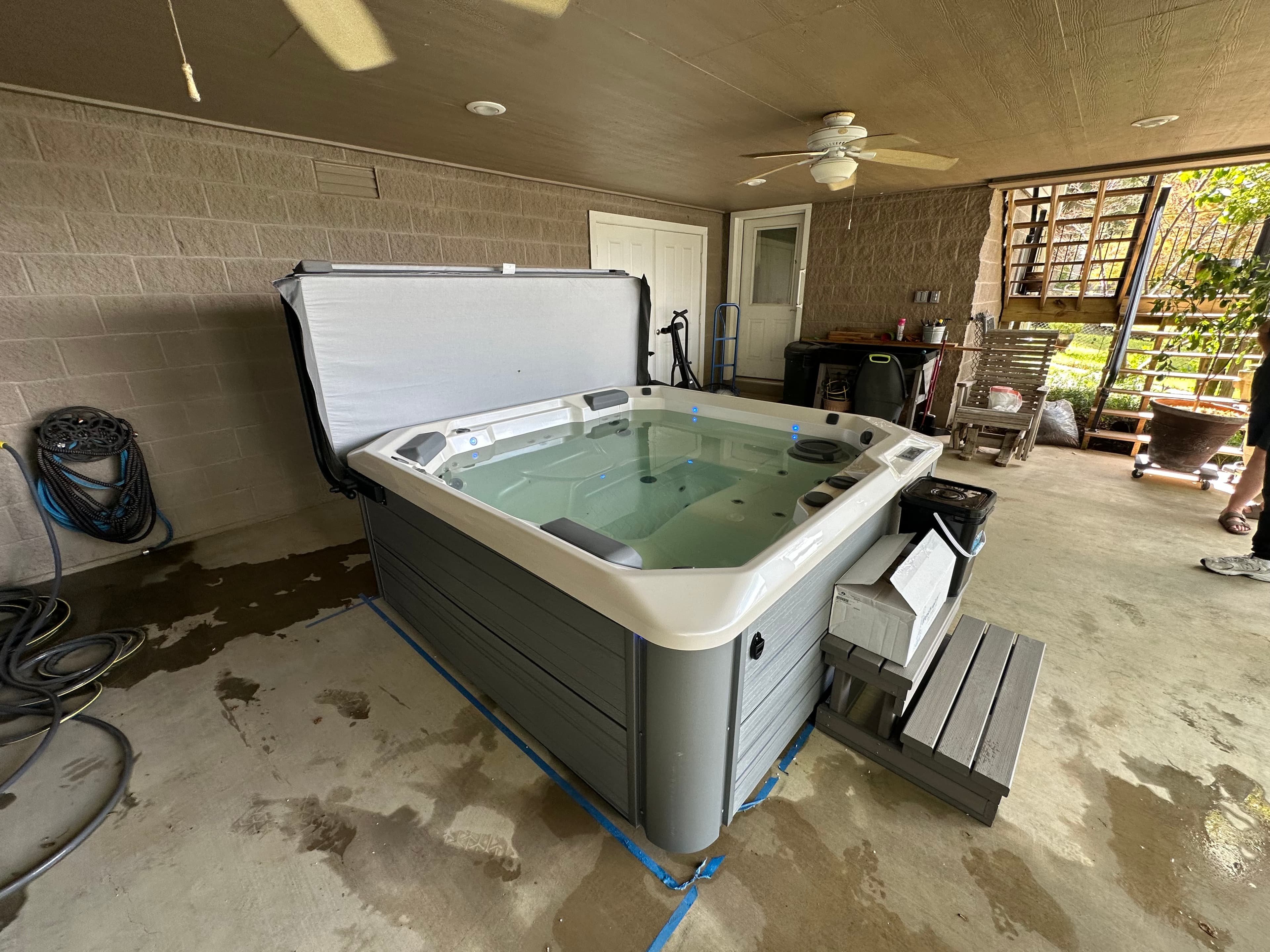 Hot tub delivered by East Texas Hot Tub Company to Murchison, Texas
