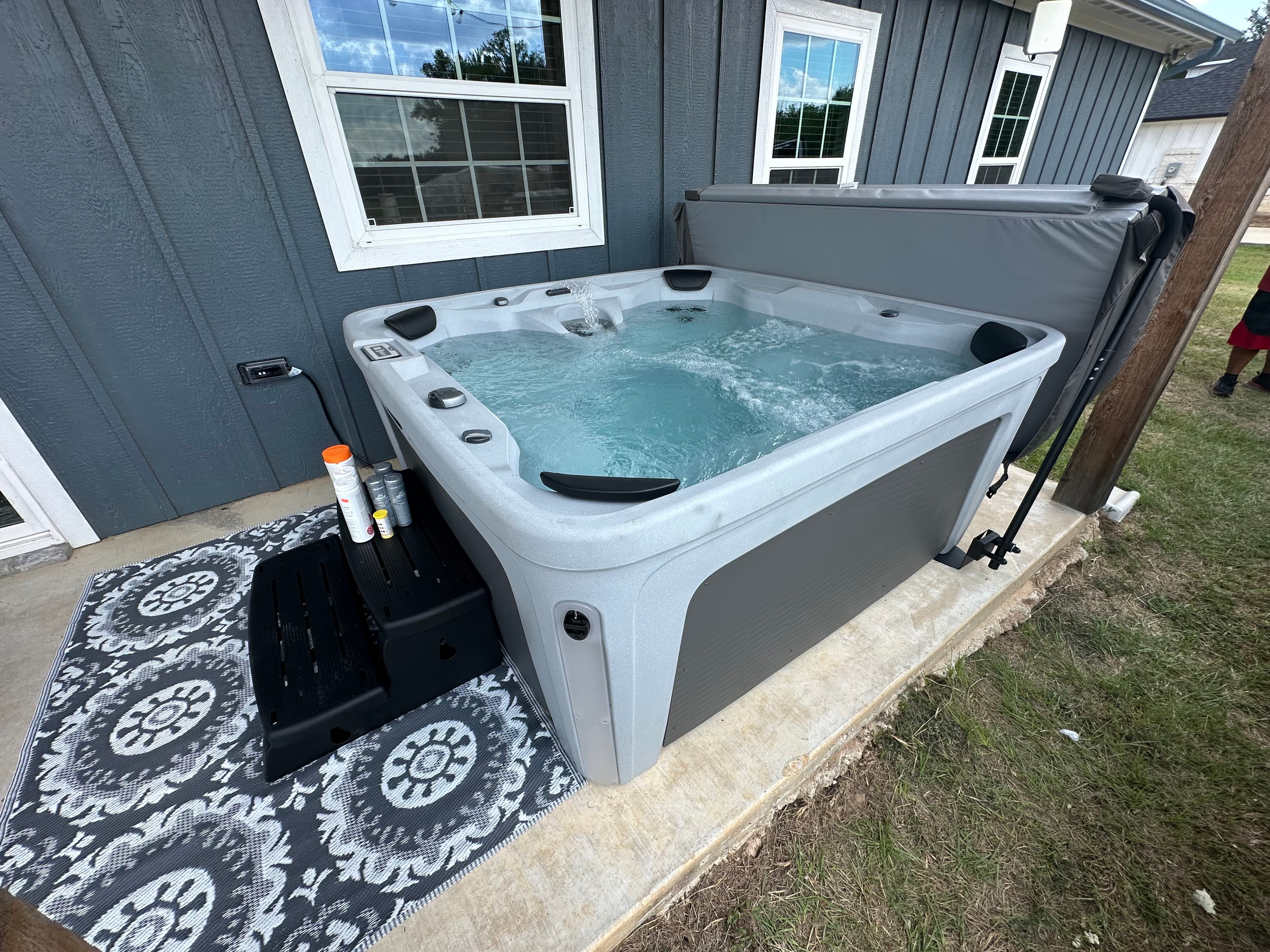 Hot tub delivered by East Texas Hot Tub Company to Emory, Texas