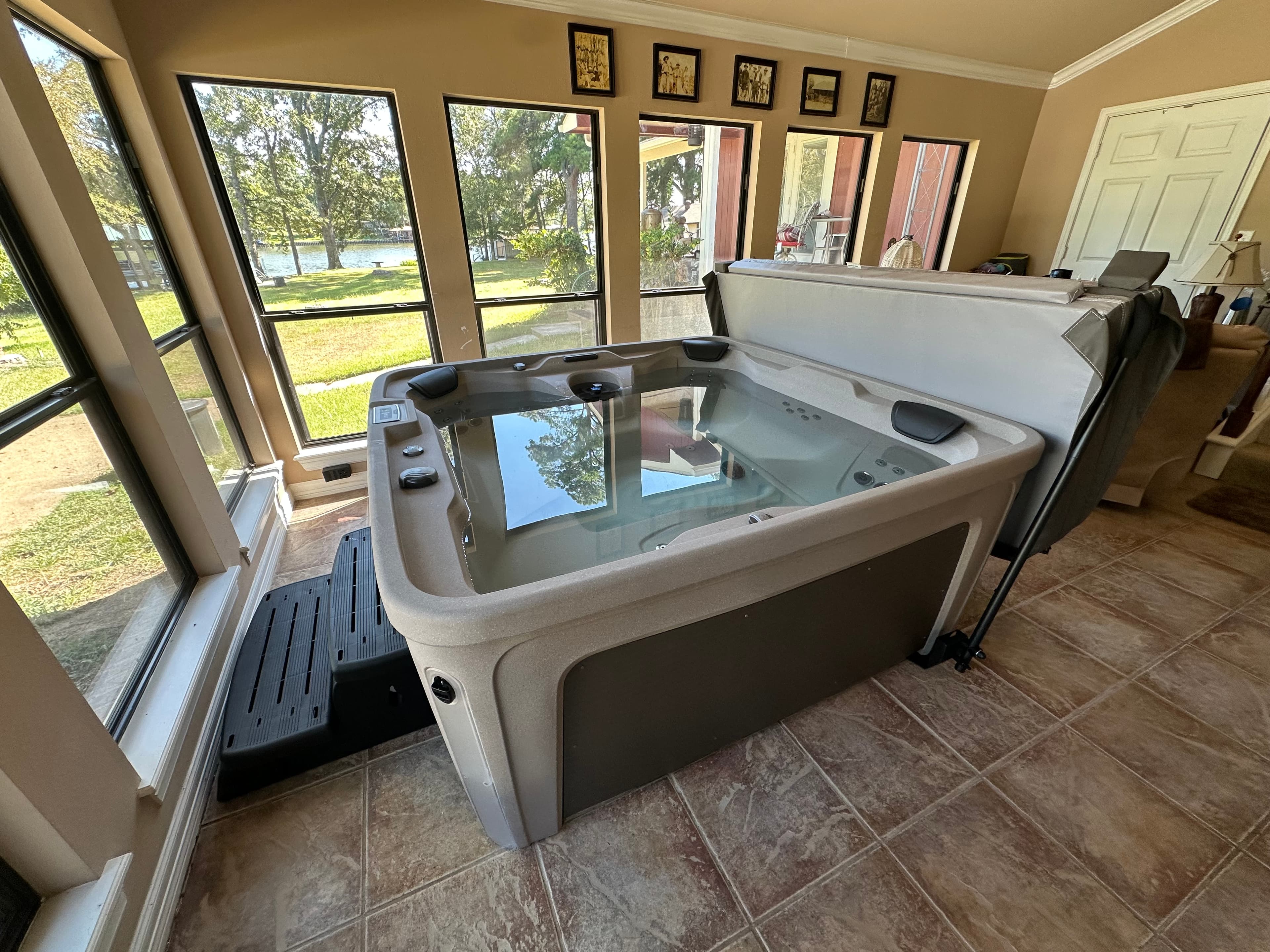 Hot tub delivered by East Texas Hot Tub Company to Frankston, Texas