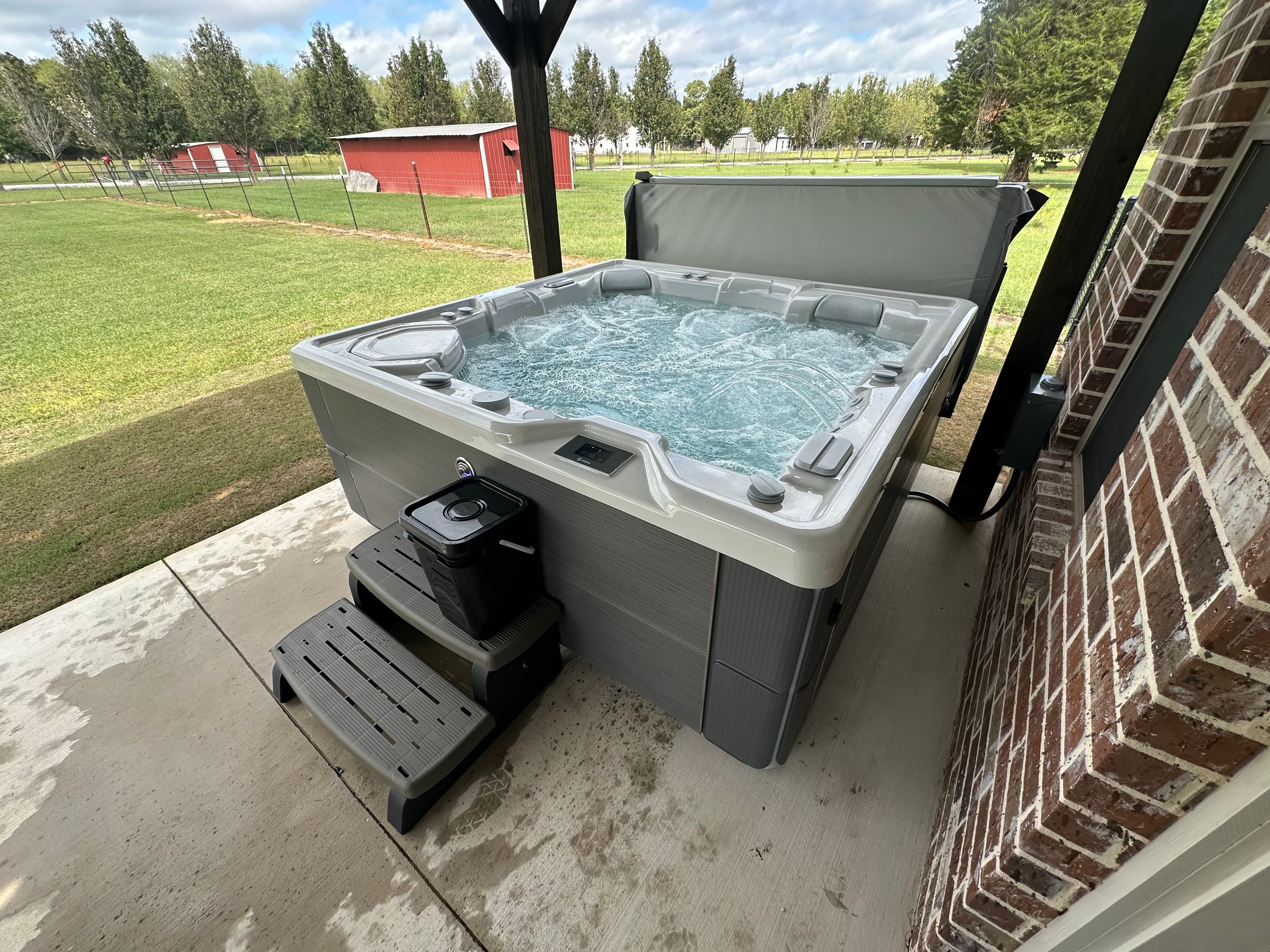 Hot tub delivered by East Texas Hot Tub Company to Chandler, Texas