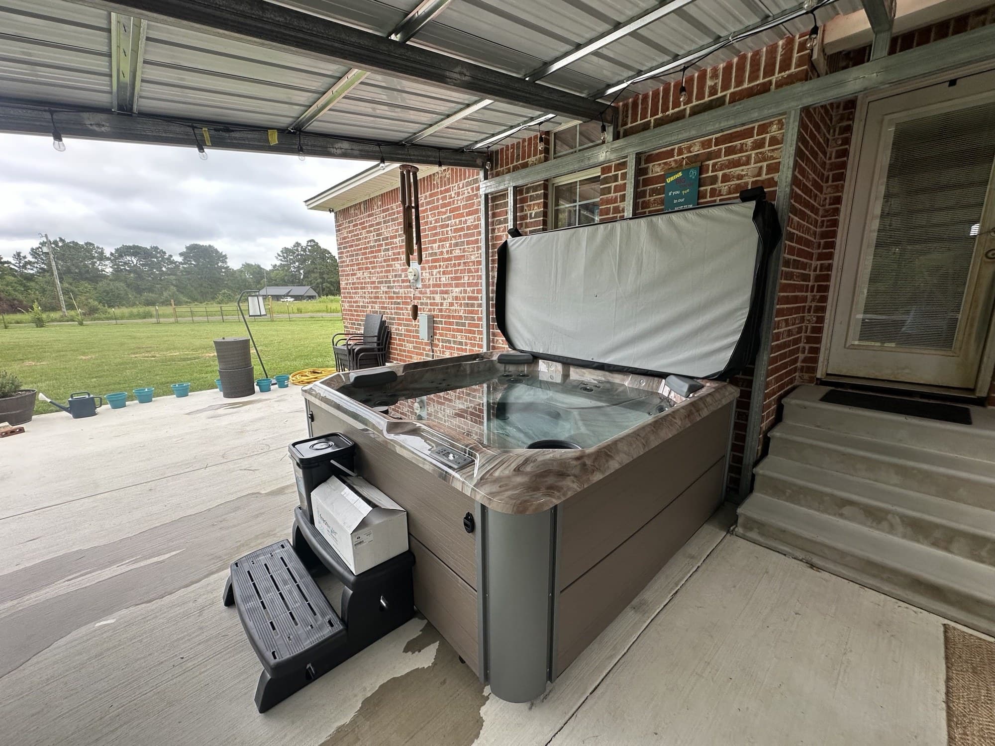 Hot tub delivered by East Texas Hot Tub Company to Frankston, Texas