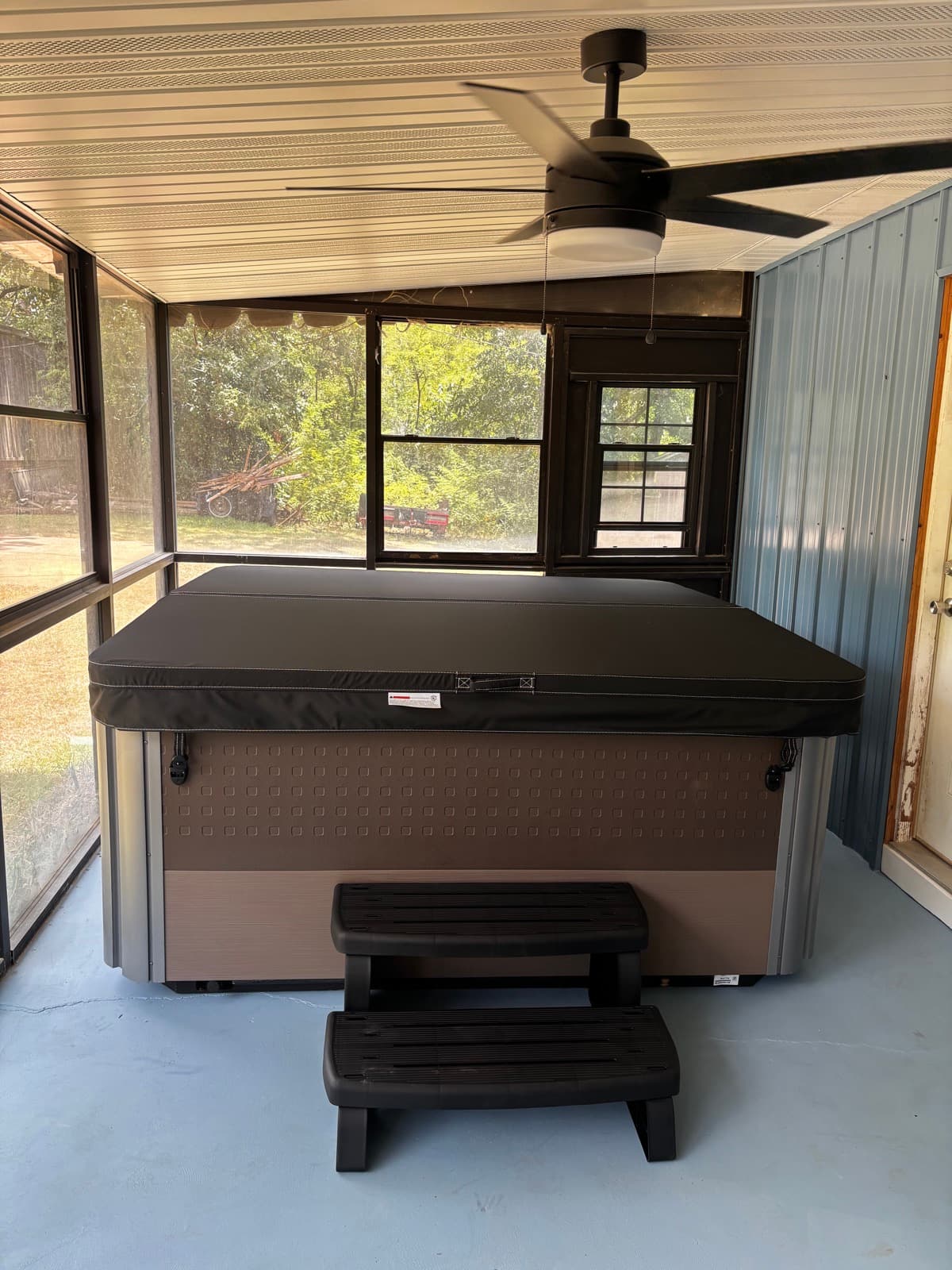 Hot tub delivered by East Texas Hot Tub Company to Elkhart, Texas