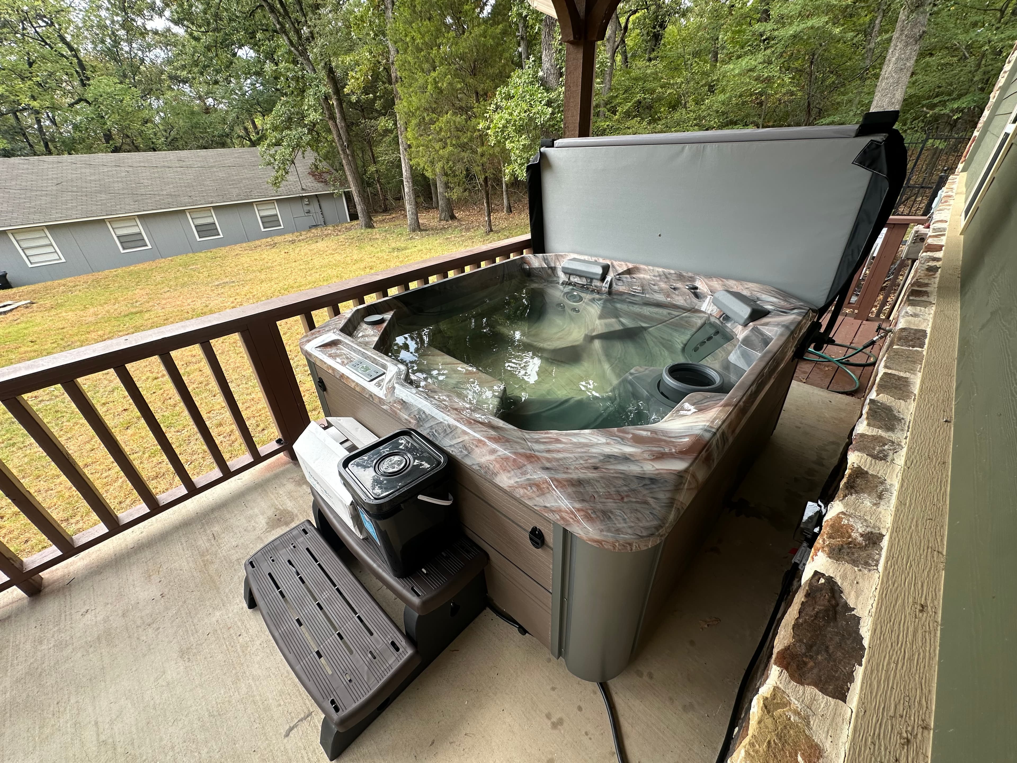 Hot tub delivered by East Texas Hot Tub Company to Mabank, Texas